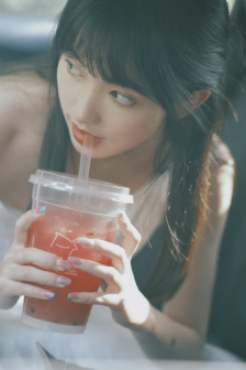 美女露0屁股